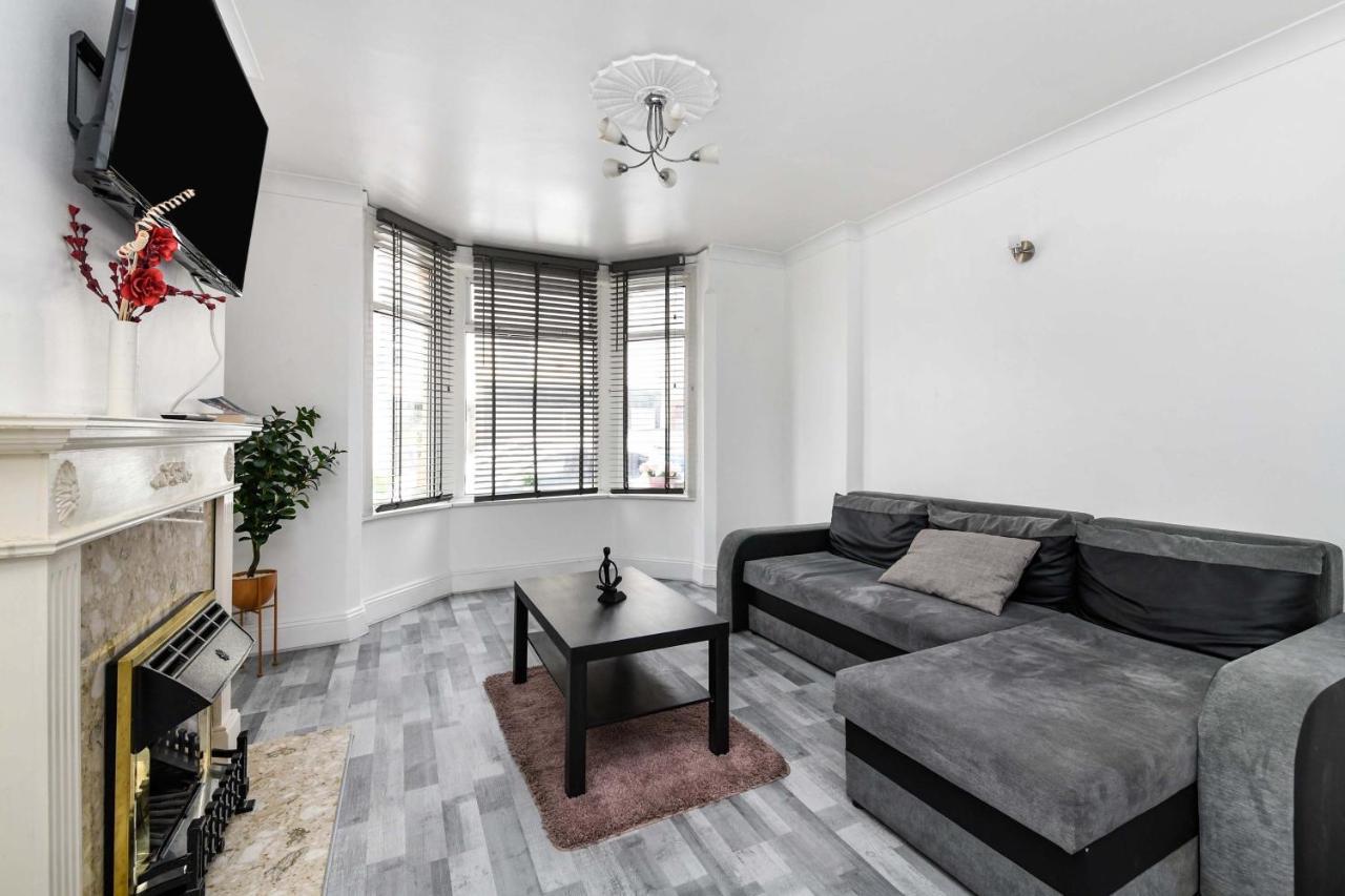 Vila The White Rose Crown, Free Parking & Wifi, 10Beds Colchester Exteriér fotografie